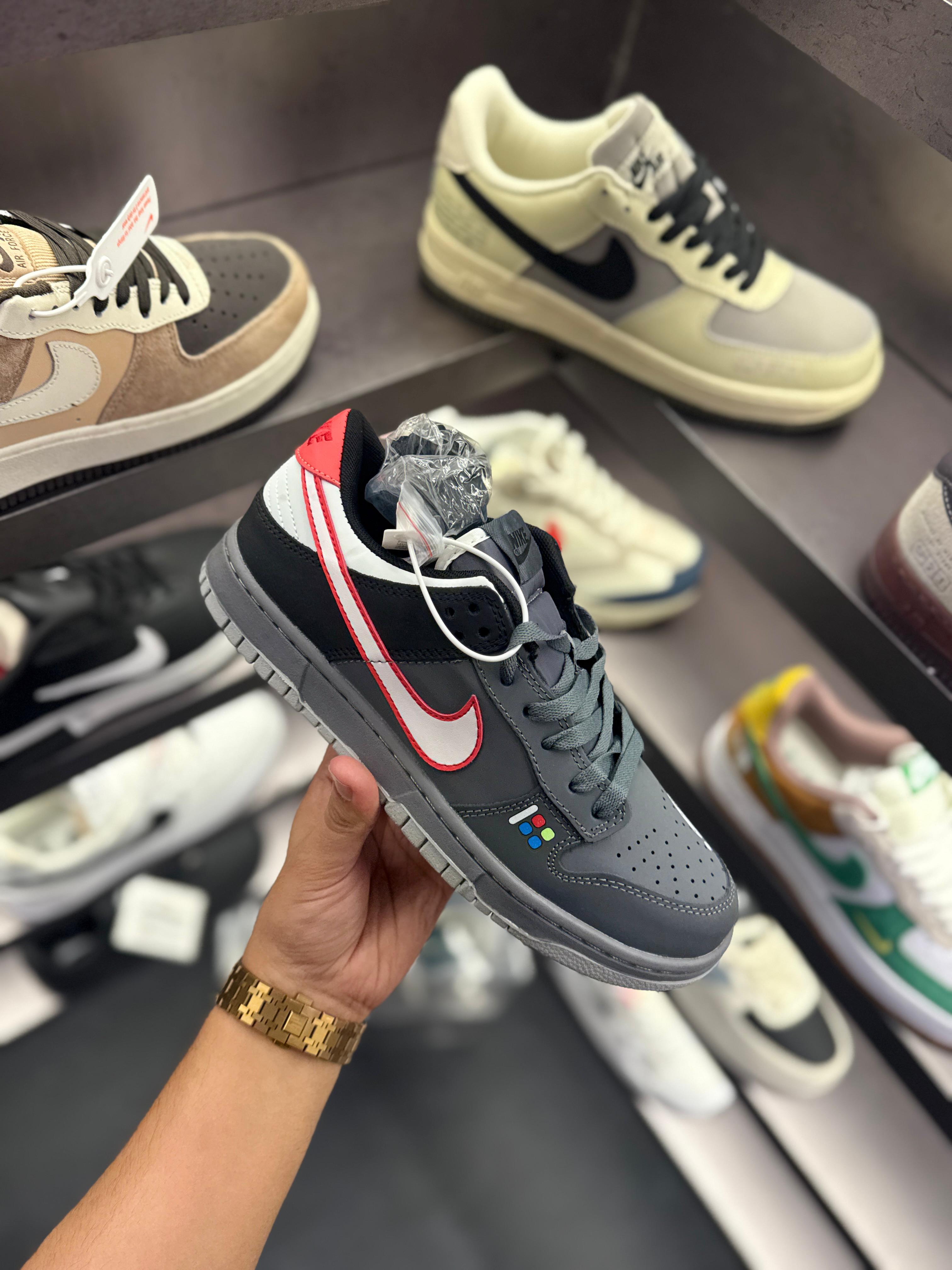 NiKE SB DUNK SUPREME GREY 2025🖤🖤