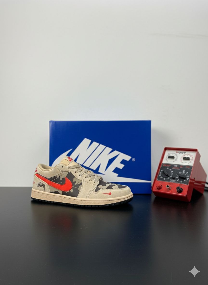 AIR JORDANS RETRO 1 LOW STUSSY X TRAVIS CAMO