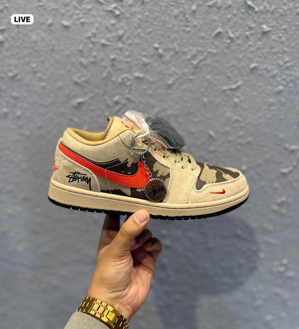AIR JORDANS RETRO 1 LOW STUSSY X TRAVIS CAMO