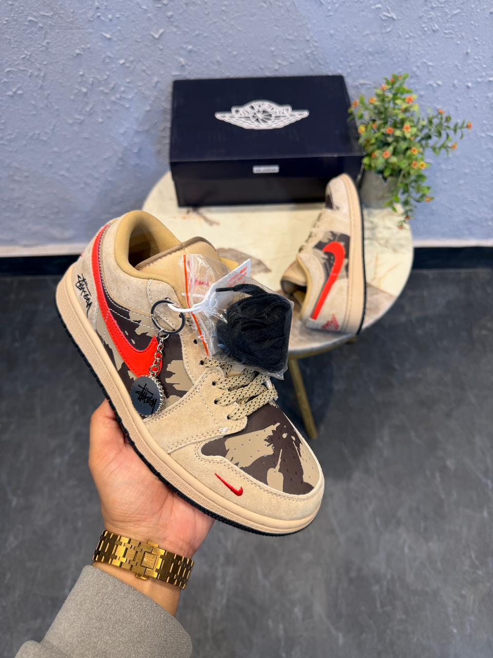 AIR JORDANS RETRO 1 LOW STUSSY X TRAVIS CAMO