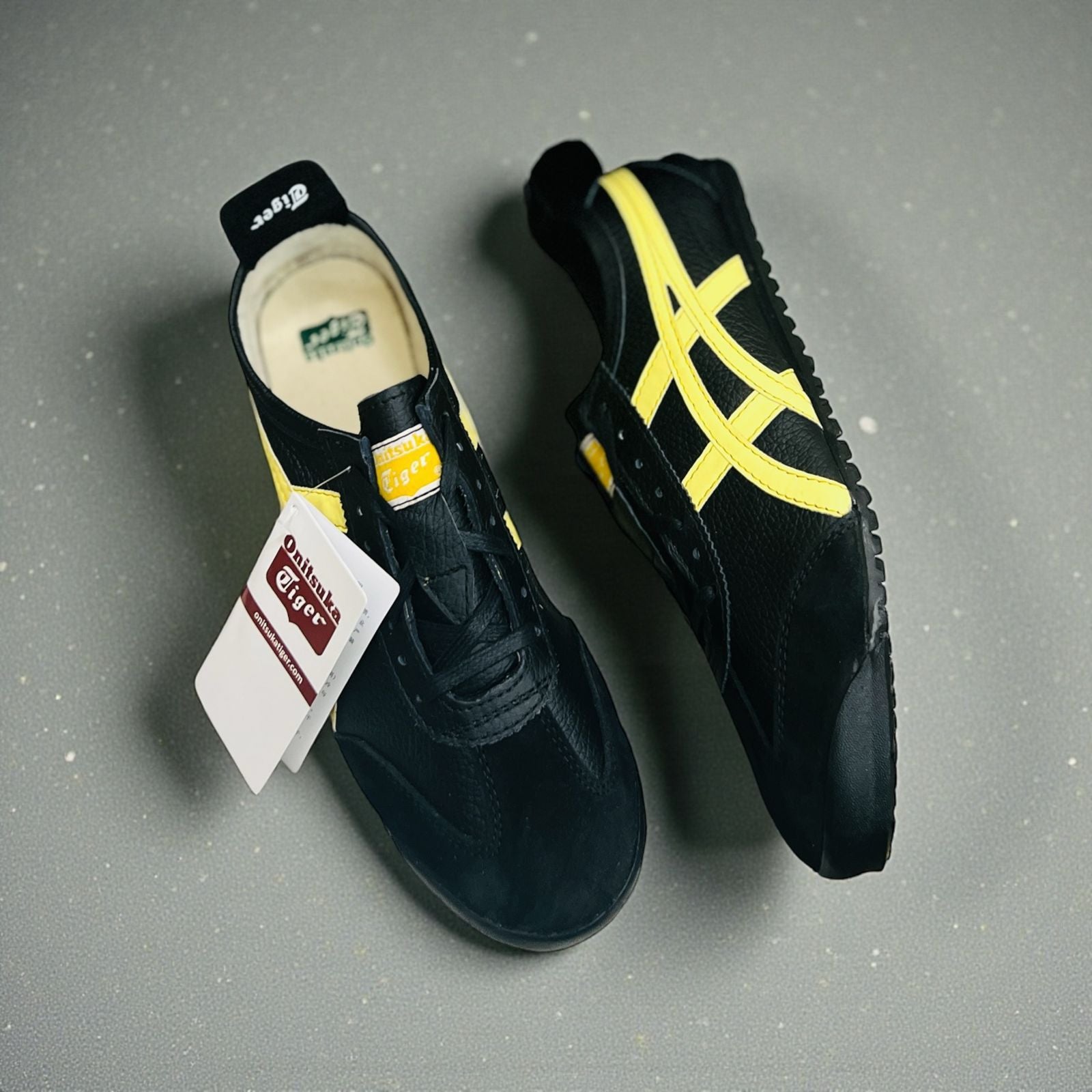 ONITSUKA TIGER