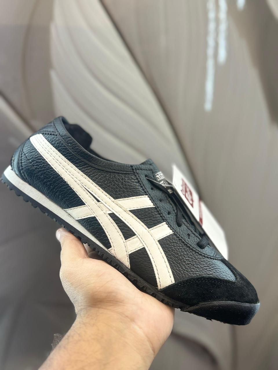 ONITSUKA TIGER