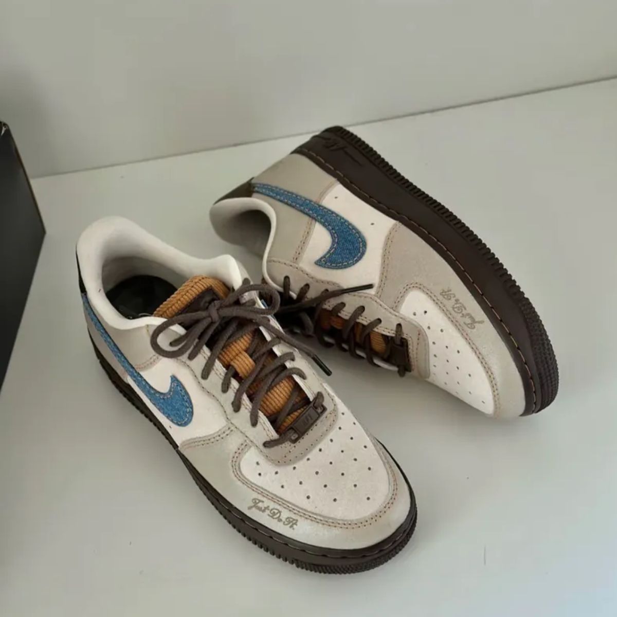 NIKE AIRFORCE ONE LOVE AND PEACE