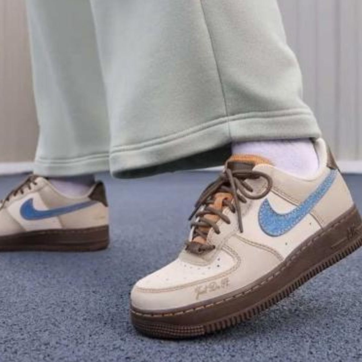 NIKE AIRFORCE ONE LOVE AND PEACE