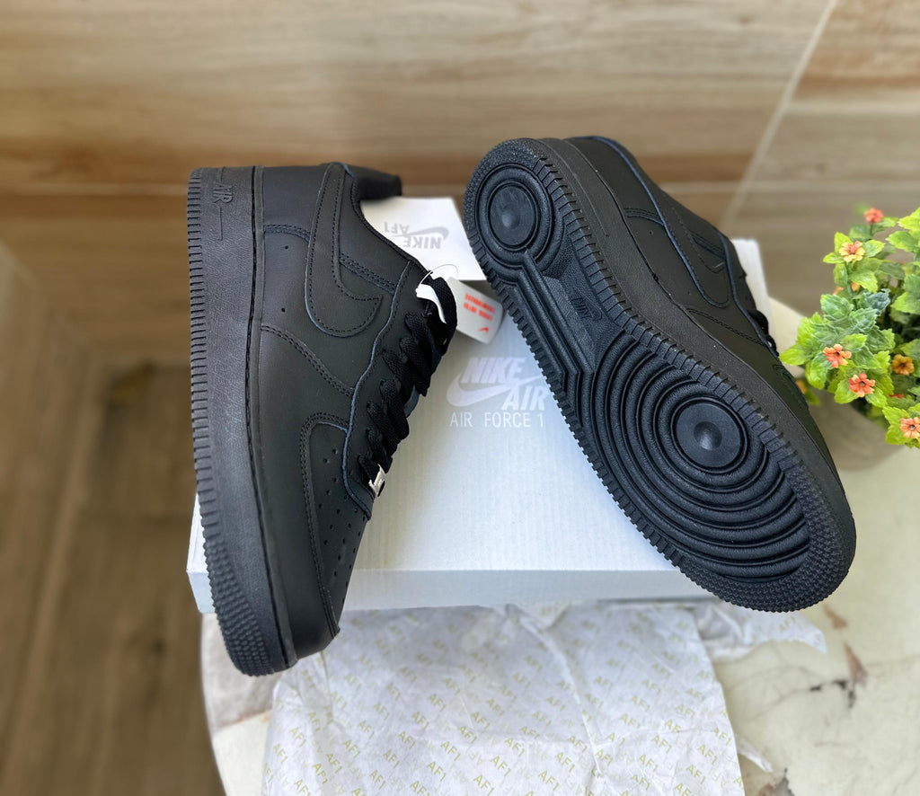 NIKE AIRFORCE ONE BLACK