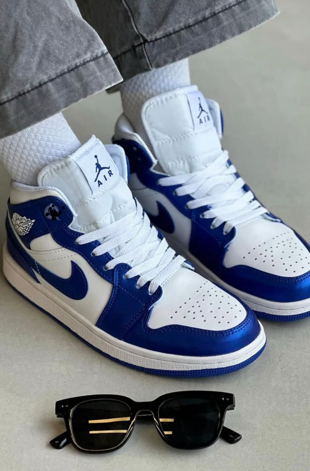 AIR JORDANS RETRO 1 MID ROYAL BLUE