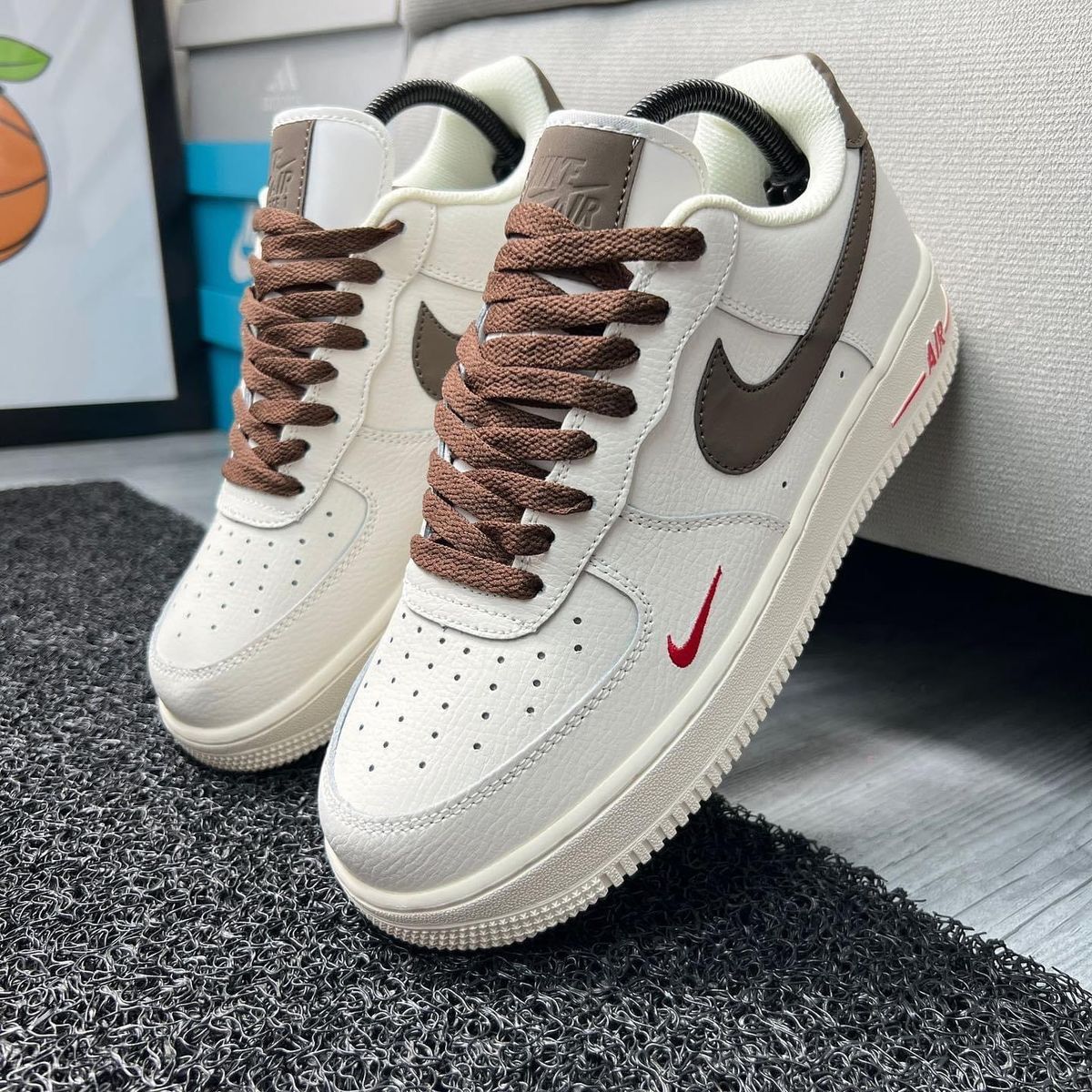 NIKE AIRFORCE BROWN SWOOSH