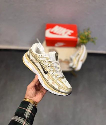 NIKE P-6000 TRAINER METALLIC GOLD