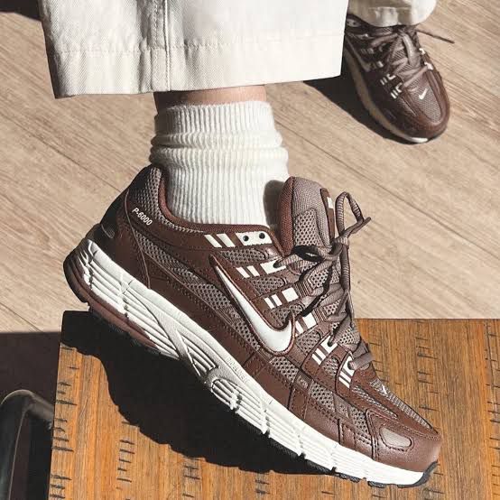NIKE P-6000 TRAINER BROWN WHITE