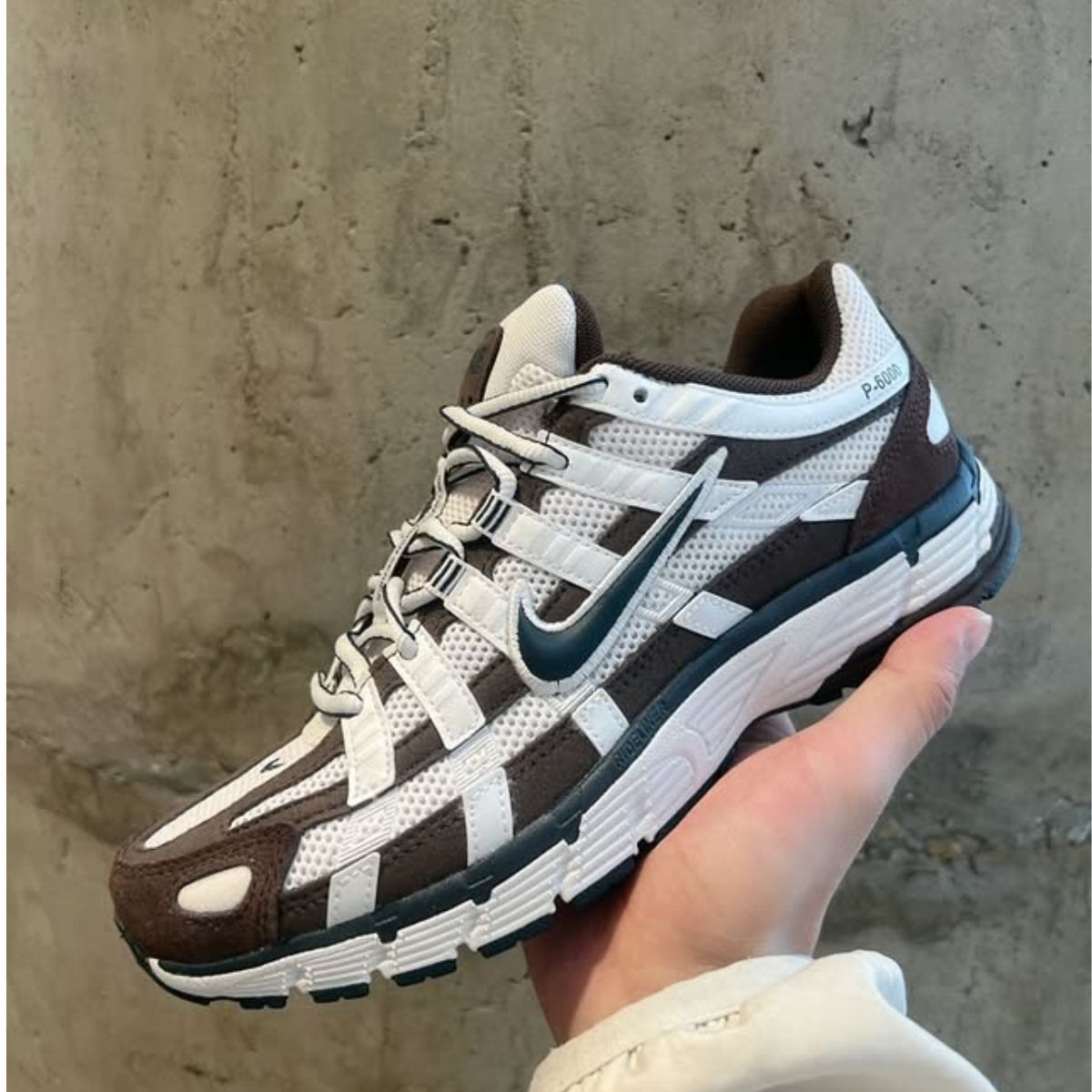 NIKE P-6000 TRAINER BAROQUE BROWN