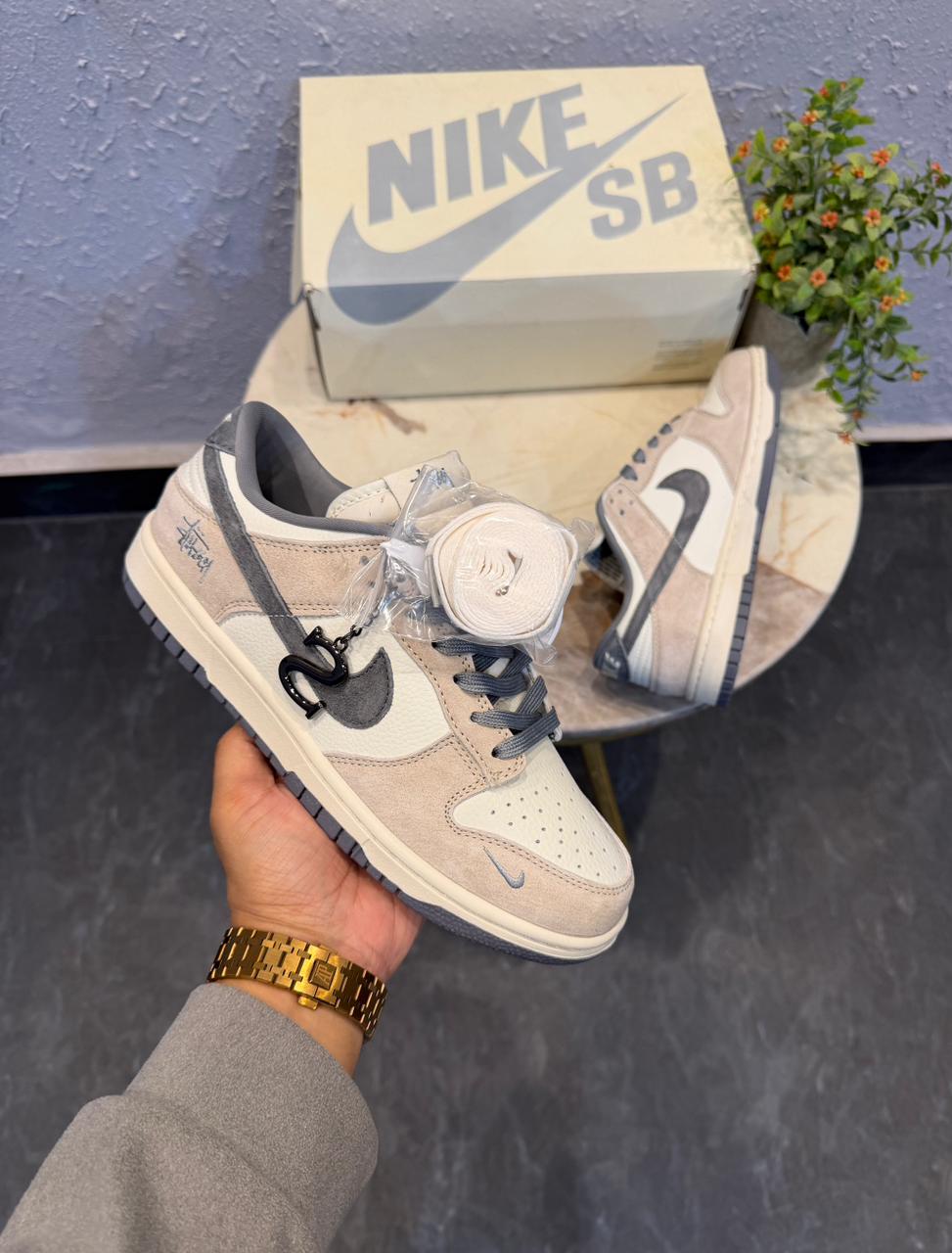NIKE SB DUNK STUSSY WHITE CARBON BEIGE 🖤
