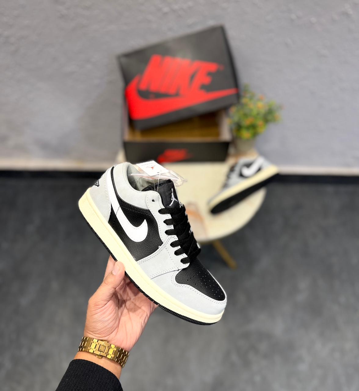 AIR JORDANS RETRO 1 LOW REVERSE SHADOW