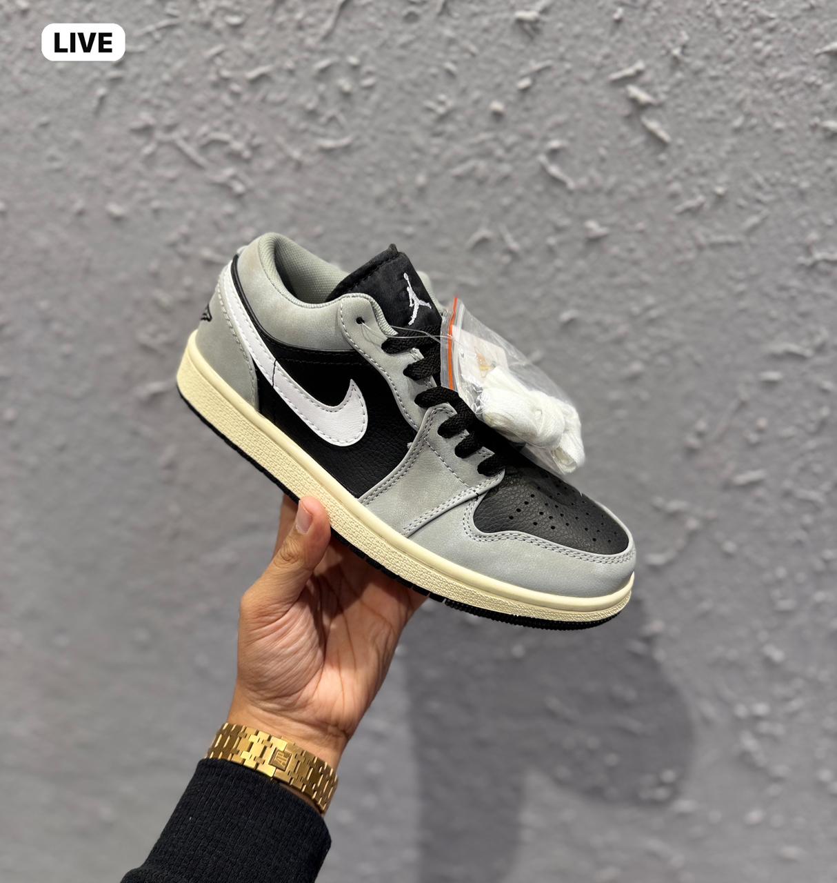 AIR JORDANS RETRO 1 LOW REVERSE SHADOW