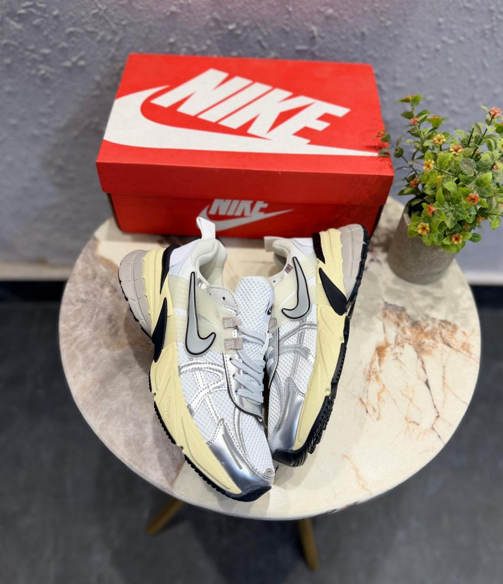 NIKE V2K RUN METALLIC GIRLS