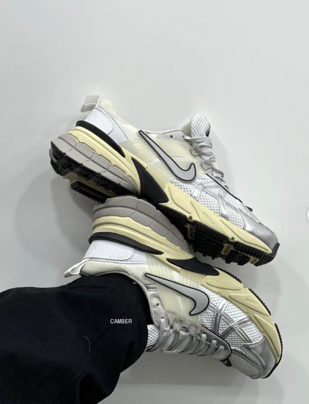 NIKE V2K RUN METALLIC GIRLS