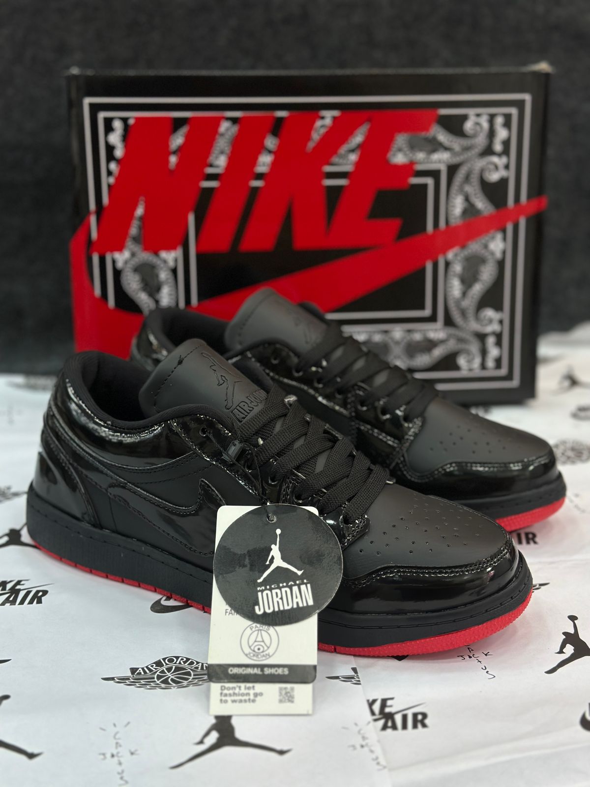 NIKE AIR JORDAN LOW