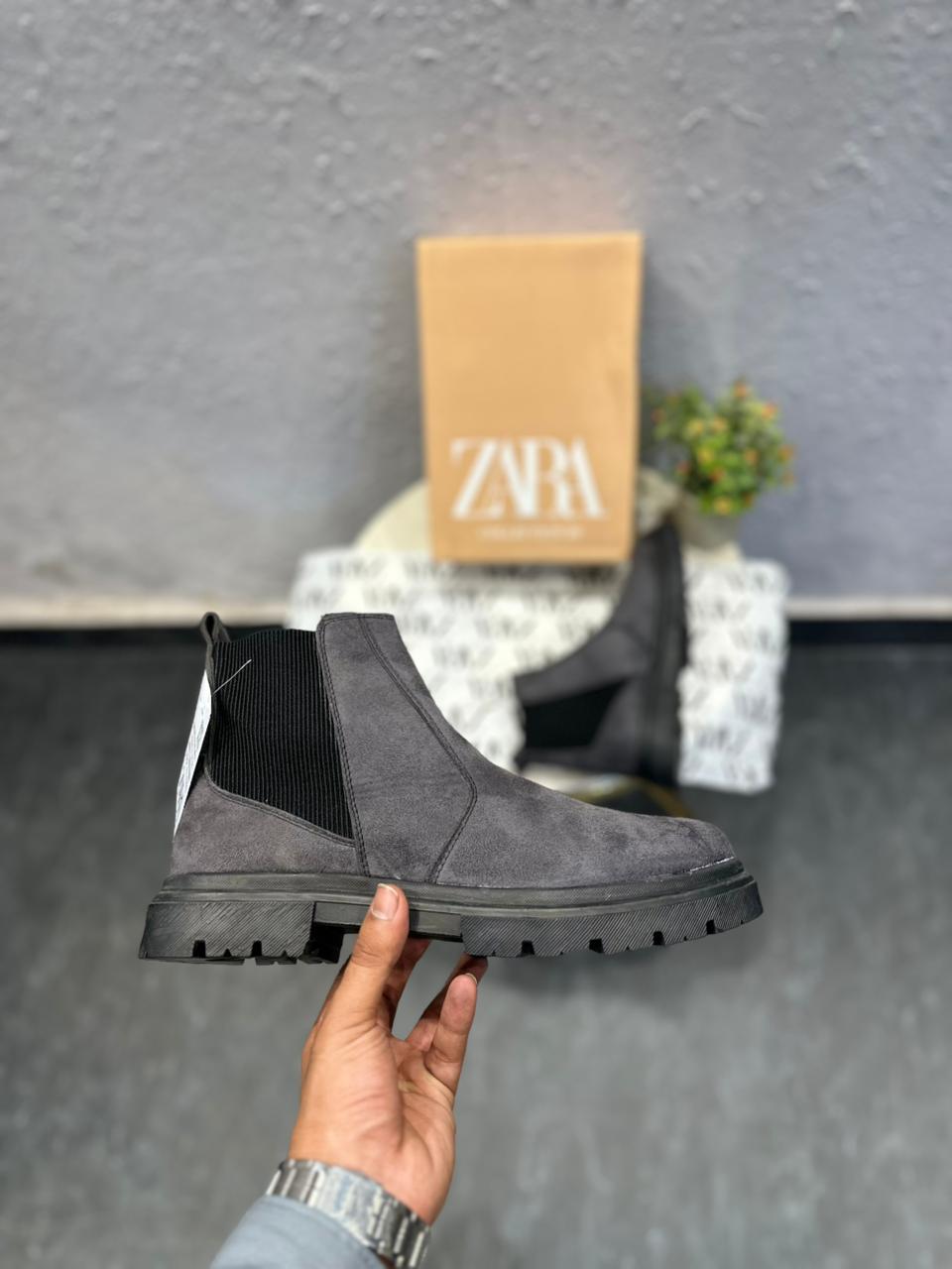 ZARA CHUNKY SUEDE CHELSEA BOOTS 🖤🖤