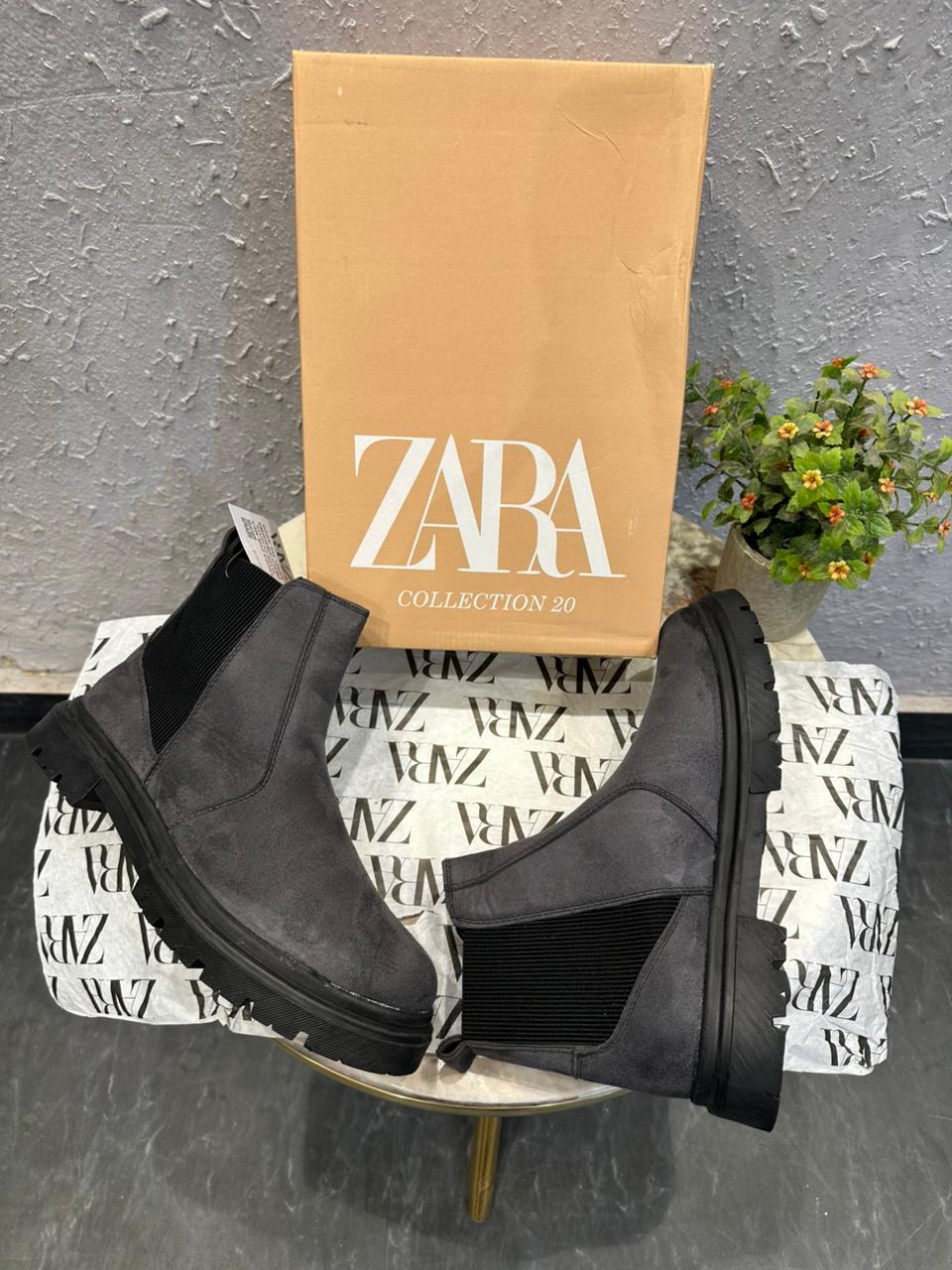 ZARA CHUNKY SUEDE CHELSEA BOOTS 🖤🖤