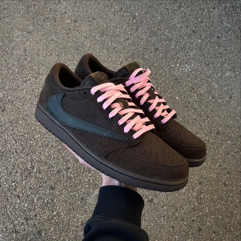 AIR JORDANS RETRO TRAVIS SCOTT REVERSE VELVET