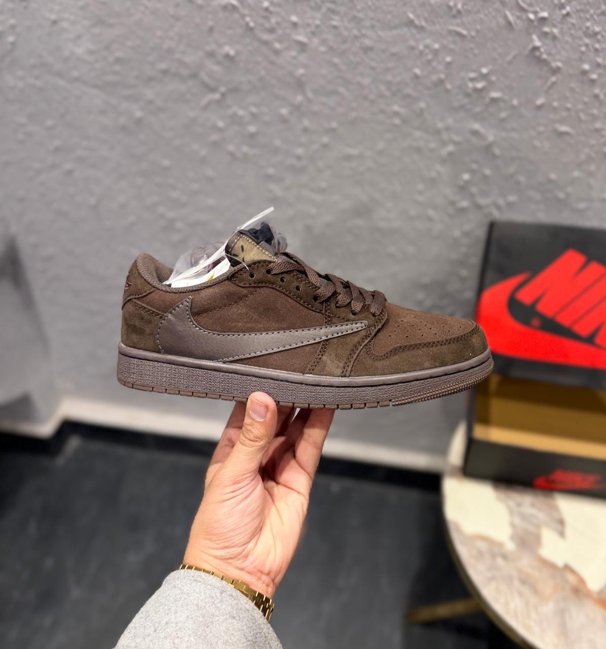 AIR JORDANS RETRO TRAVIS SCOTT REVERSE VELVET