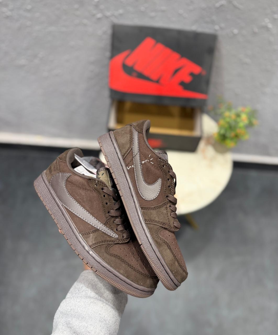 AIR JORDANS RETRO TRAVIS SCOTT REVERSE VELVET