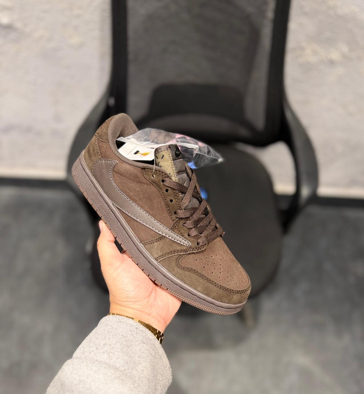 AIR JORDANS RETRO TRAVIS SCOTT REVERSE VELVET