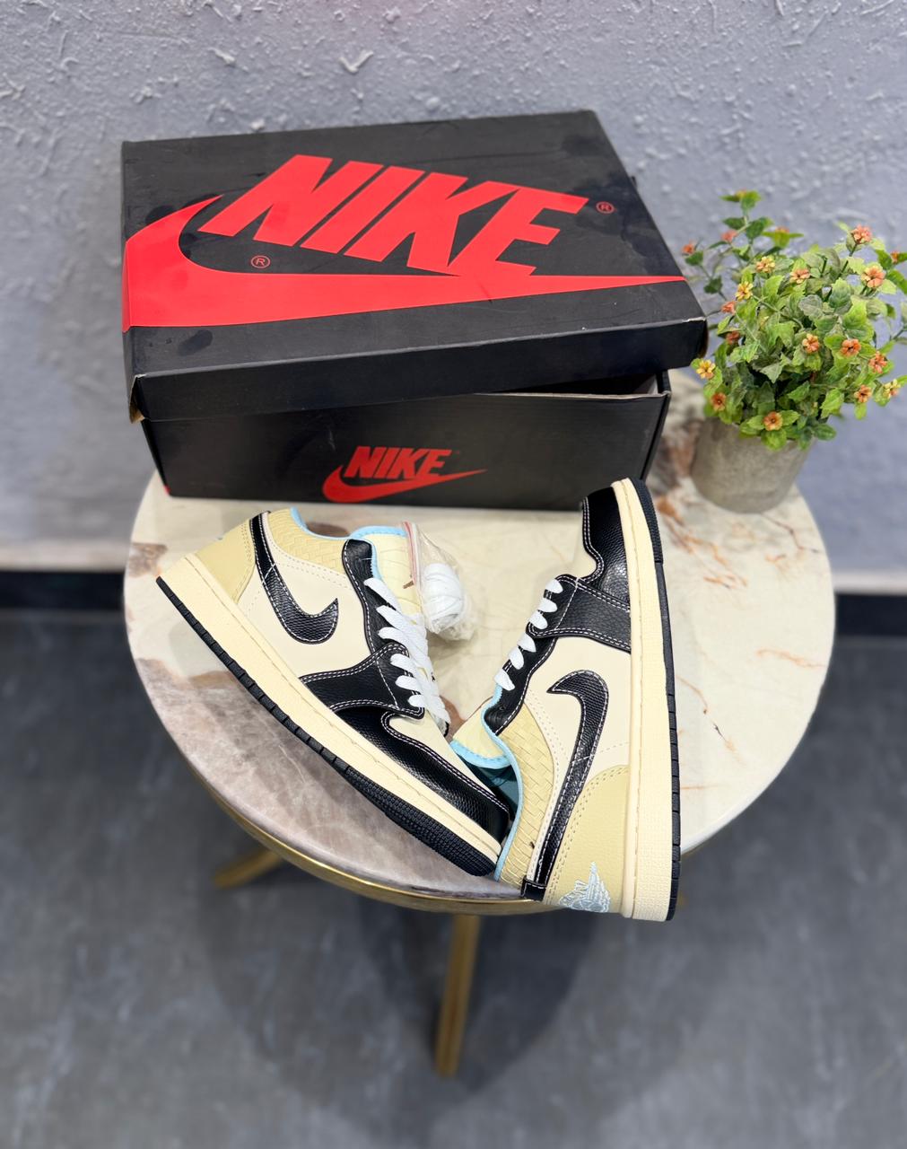 AIR JORDANS RETRO 1 LOW COCONUT MILK