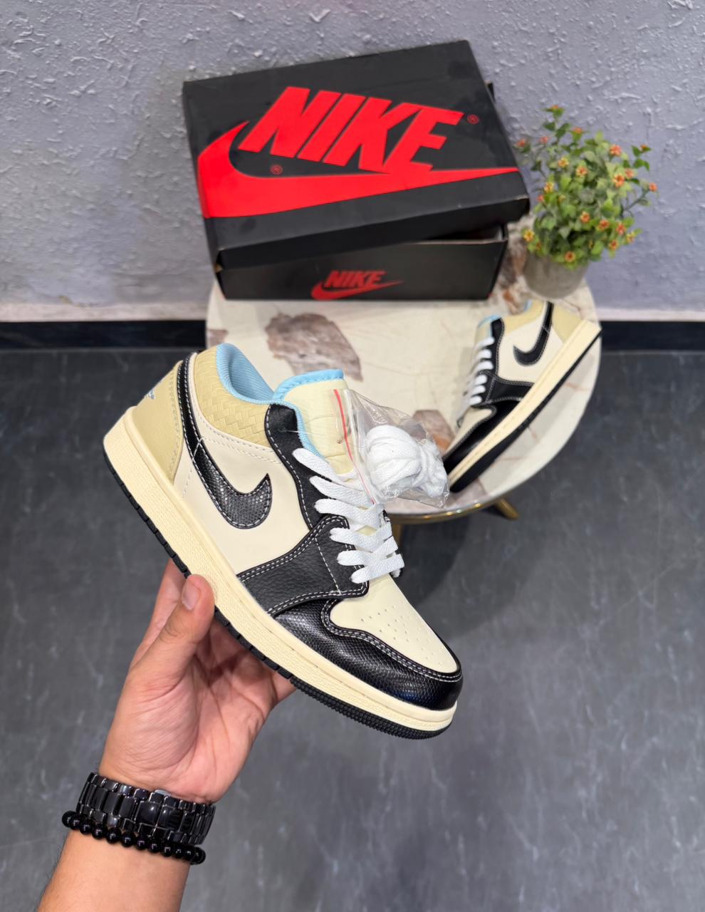 AIR JORDANS RETRO 1 LOW COCONUT MILK