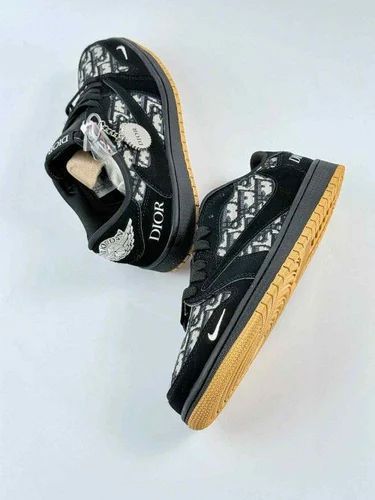 AIR JORDANS RETRO 1 REVERSE TRAVIS X DIOR