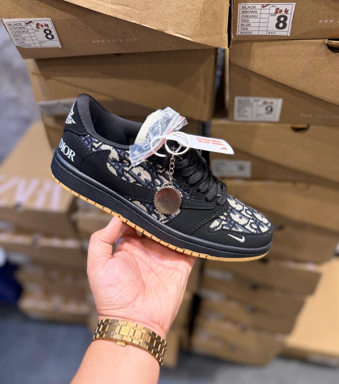 AIR JORDANS RETRO 1 REVERSE TRAVIS X DIOR