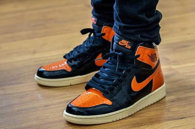 AIR JORDANS RETRO 1 SHATTERED 3.0 PATENT