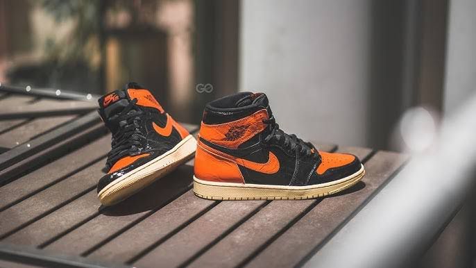 AIR JORDANS RETRO 1 SHATTERED 3.0 PATENT
