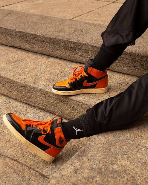 AIR JORDANS RETRO 1 SHATTERED 3.0 PATENT