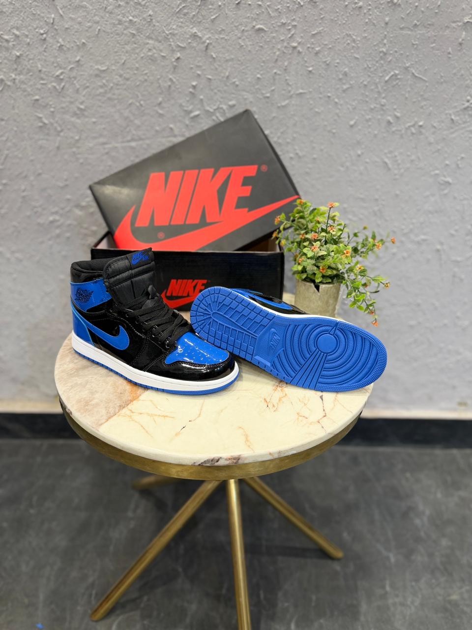 AIR JORDANS RETRO 1 PATENT ROYAL BLUE