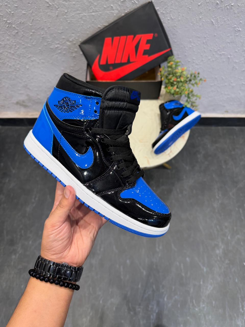 AIR JORDANS RETRO 1 PATENT ROYAL BLUE