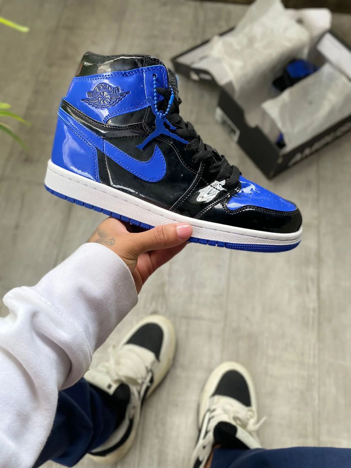 AIR JORDANS RETRO 1 PATENT ROYAL BLUE