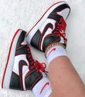 AIR JORDANS RETRO 1 MID BLOODLINE