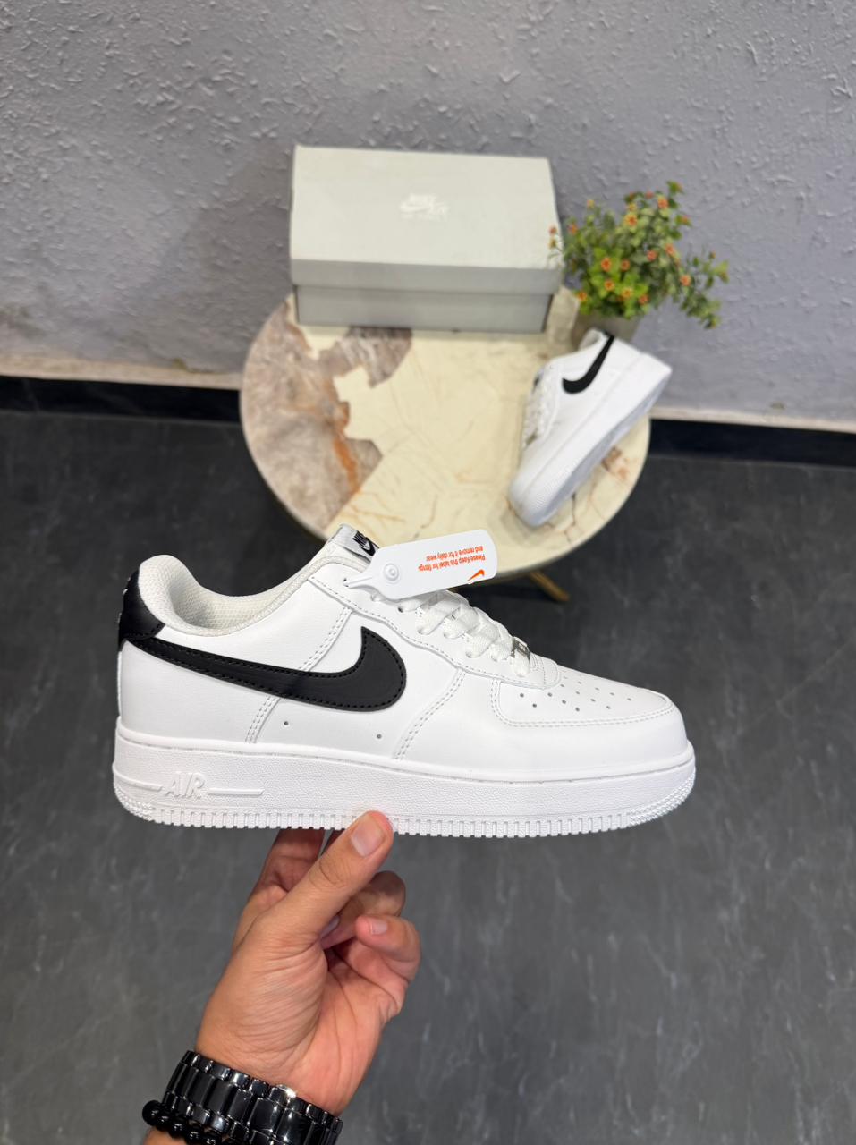 NIKE AIRFORCE ONE WHITE BLACK SWOOSH