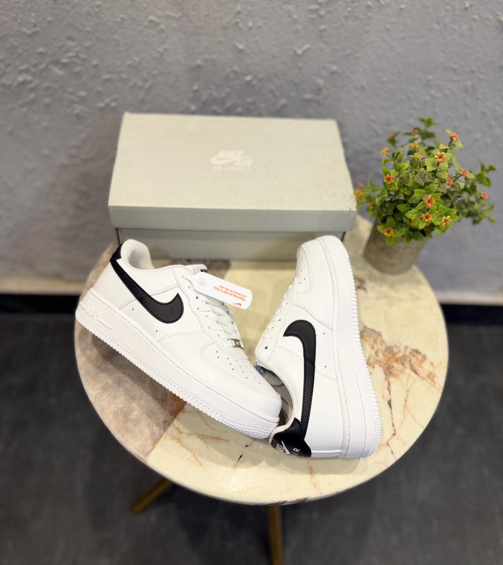 NIKE AIRFORCE ONE WHITE BLACK SWOOSH