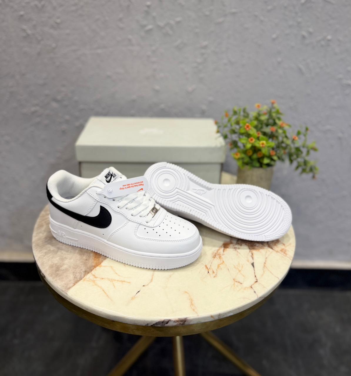 NIKE AIRFORCE ONE WHITE BLACK SWOOSH