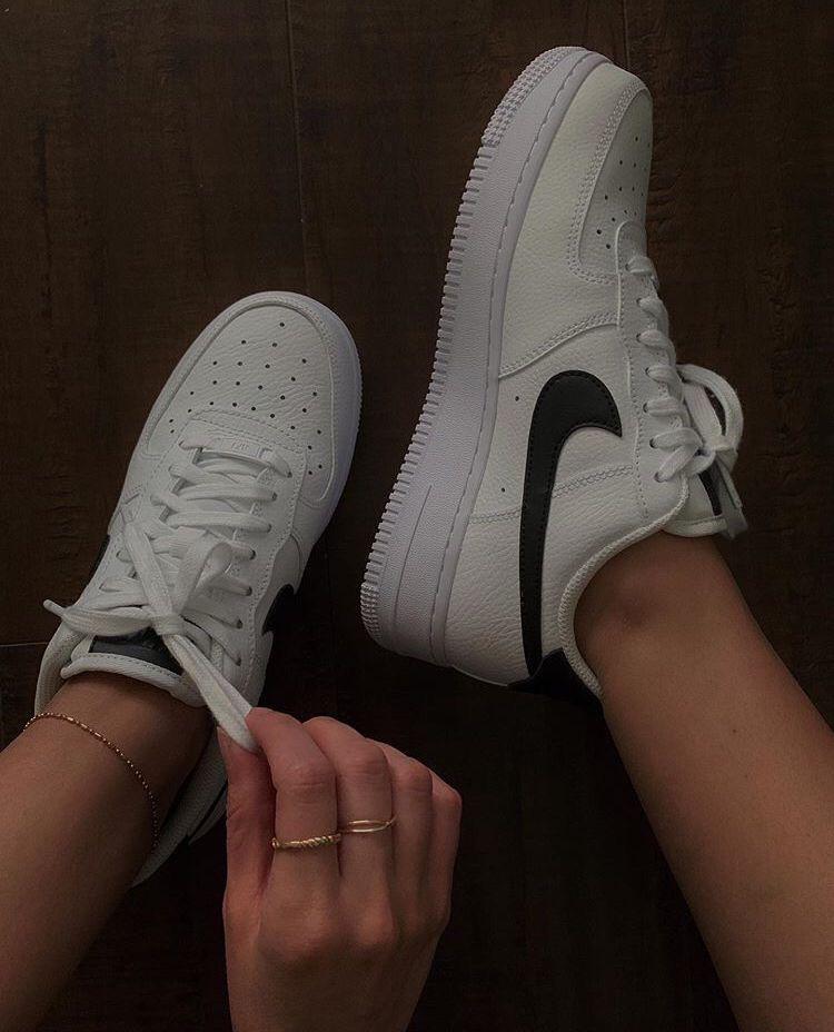NIKE AIRFORCE ONE WHITE BLACK SWOOSH
