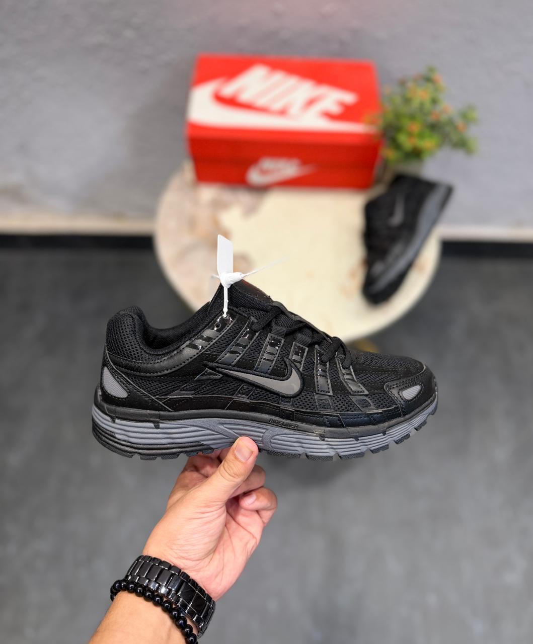 NIKE P-6000 TRAINER BLACK GREY