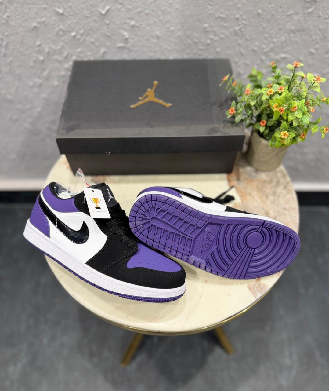 AIR JORDANS RETRO 1 LOW COURT PURPLE