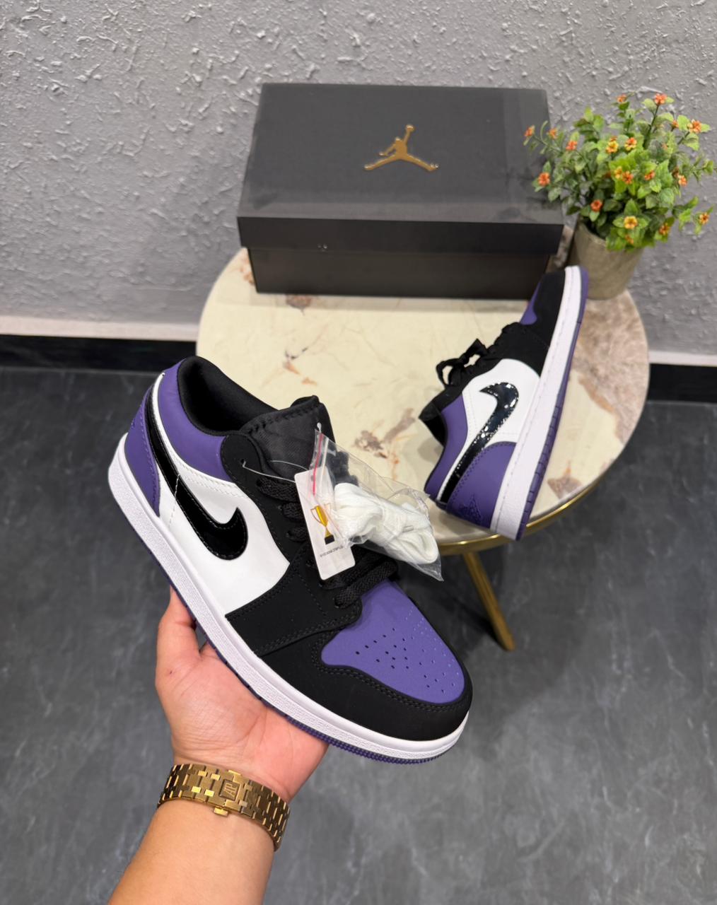 AIR JORDANS RETRO 1 LOW COURT PURPLE