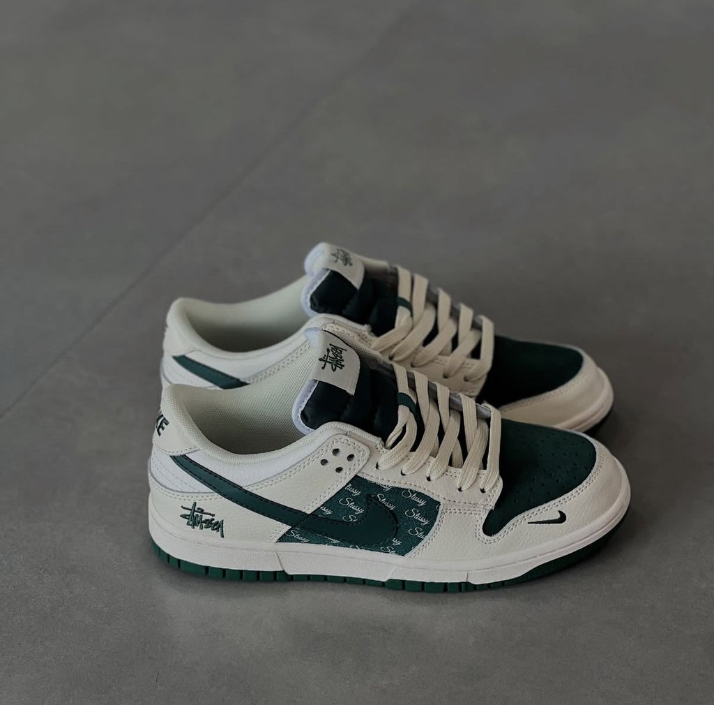 NIKE SB DUNK STUSSY WHITE DARK GREEN 2025