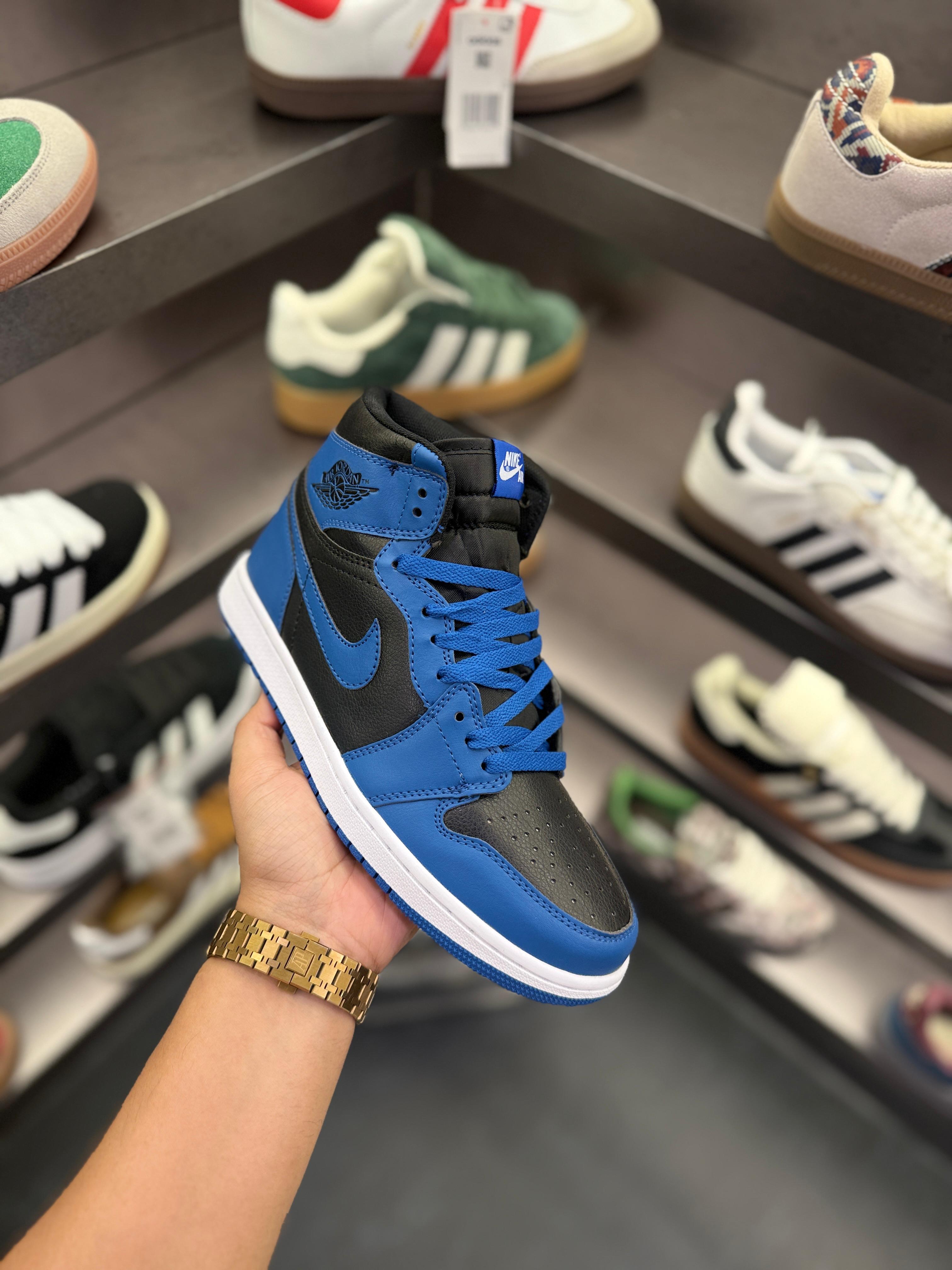 AIR JORDANS RETRO 1 MID MARINA BLUE