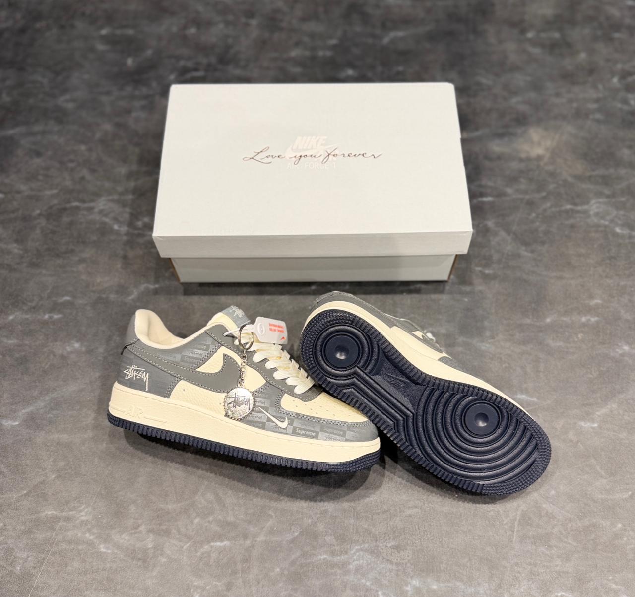 NIKE AIRFORCE STUSSY X SUPREME 2025