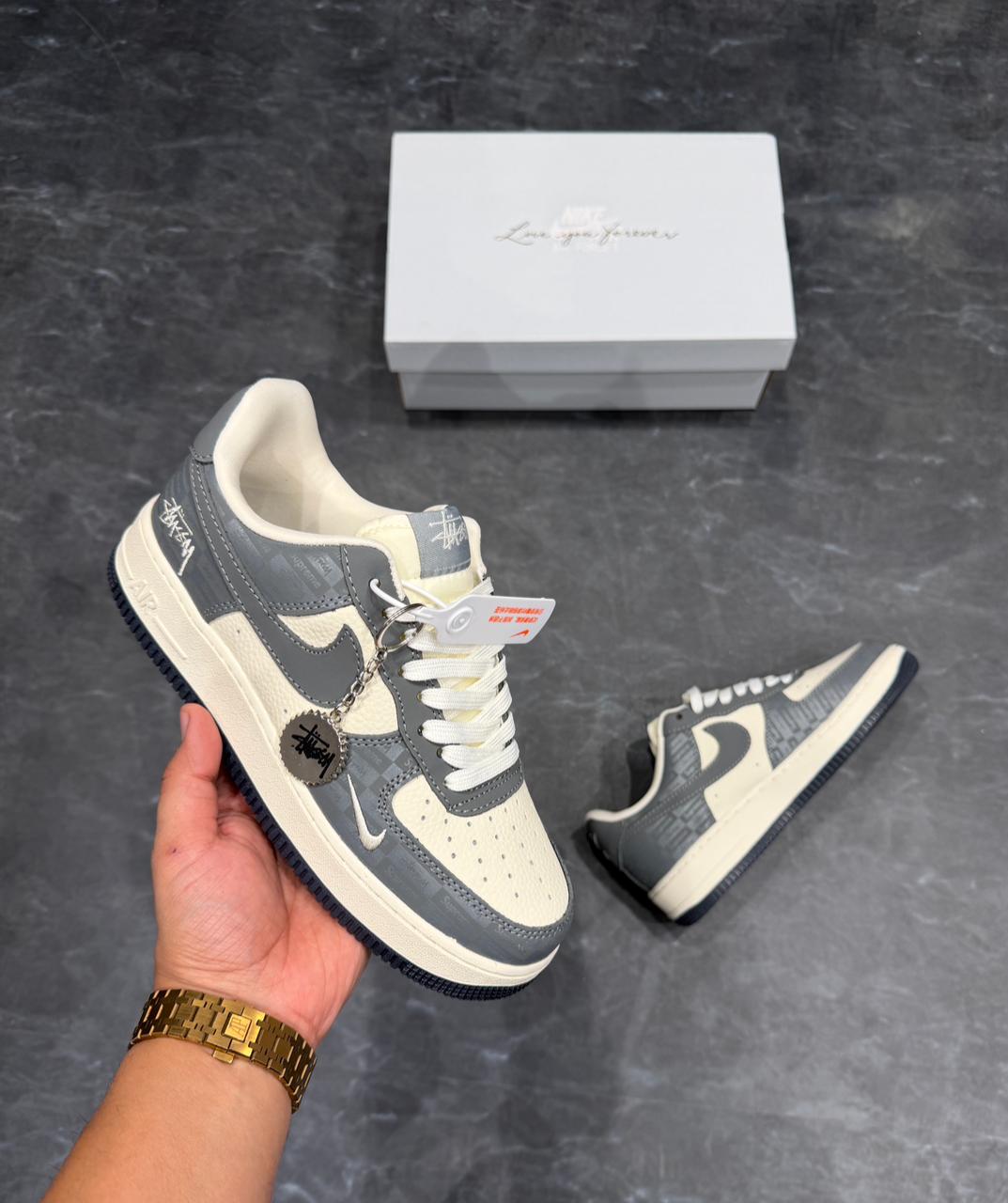 NIKE AIRFORCE STUSSY X SUPREME 2025