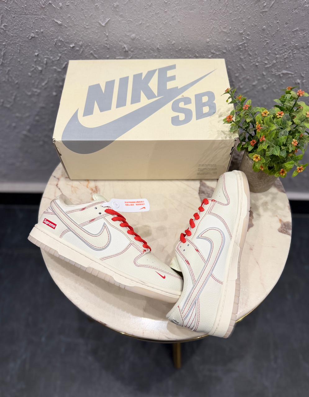 NIKE SB DUNK SUPREME WHITE RED RADIUM