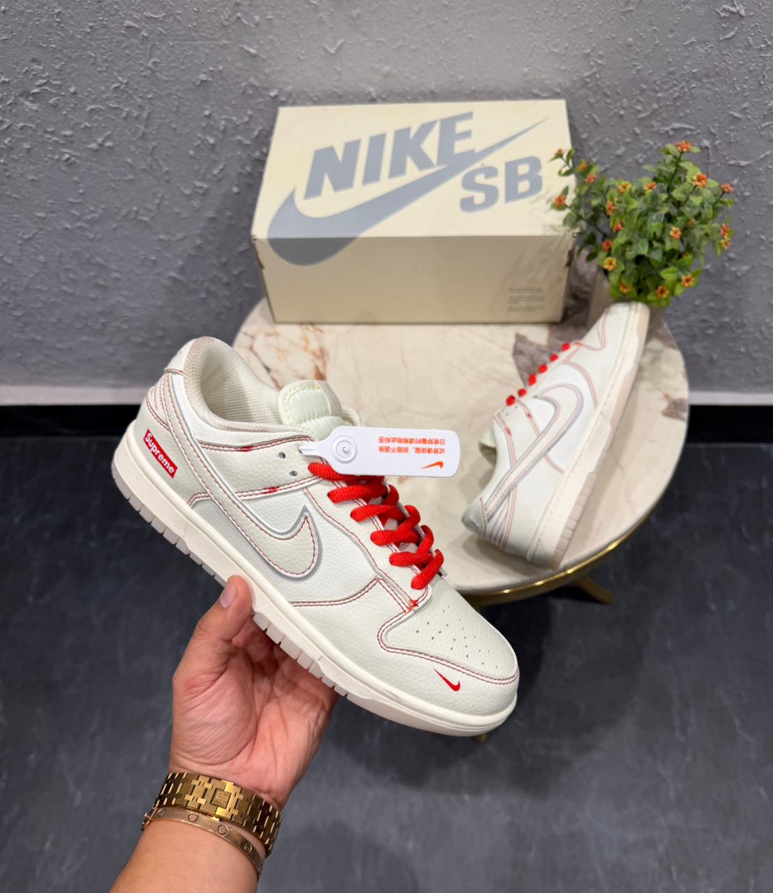 NIKE SB DUNK SUPREME WHITE RED RADIUM